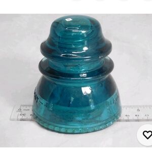 Elegant Green/blue Glass Electric Insulator   Great To Use As A Paperweight.